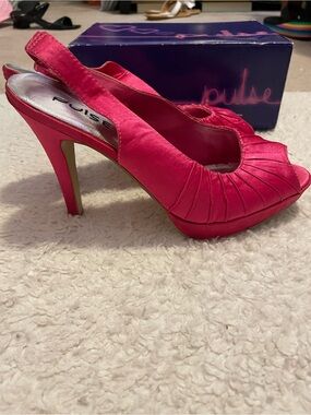 Pulse Women's Fuchsia Satin Peep-Toe Slingback Heels